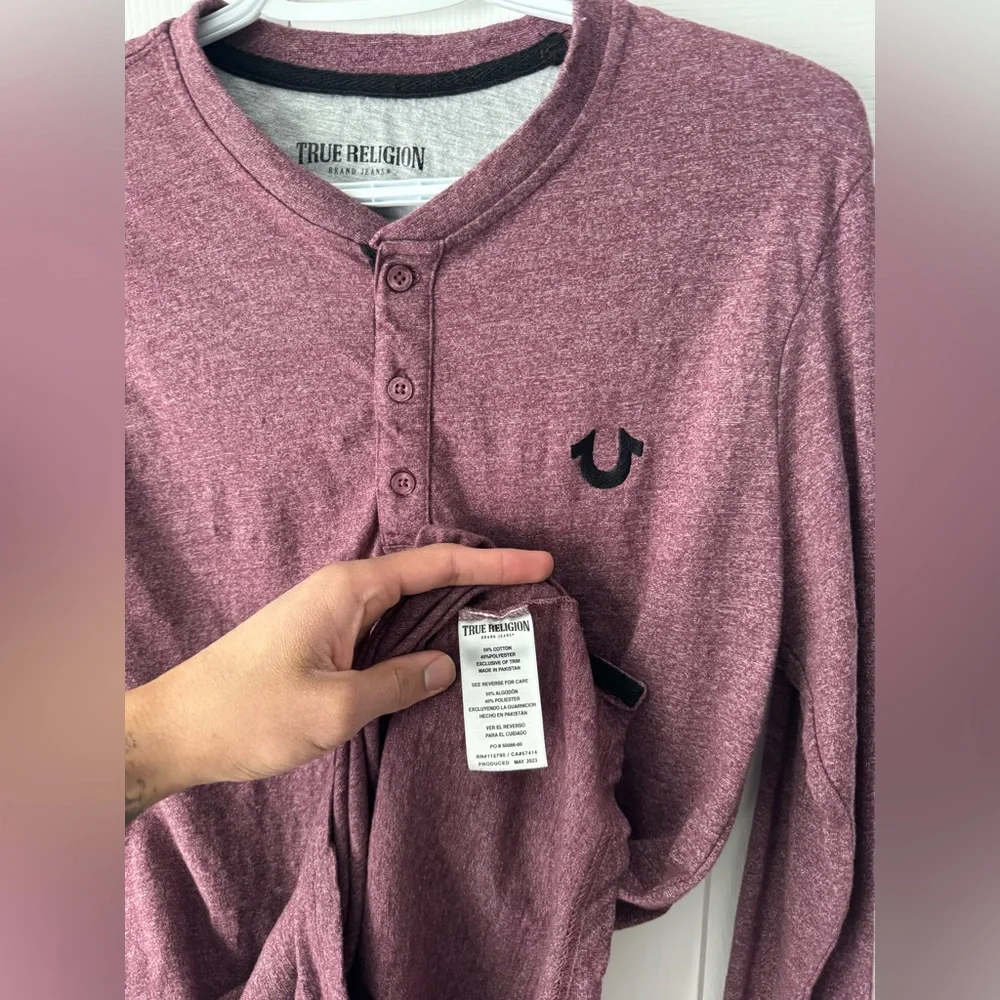 True Religion Graphic Tee Maroon Heather Long Sleeve Henley T-Shirt Small